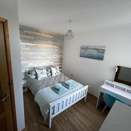 Apartmán Harbour Loft! Newly Refurbished 3 Bed Flat! Burry Port Exteriér fotografie