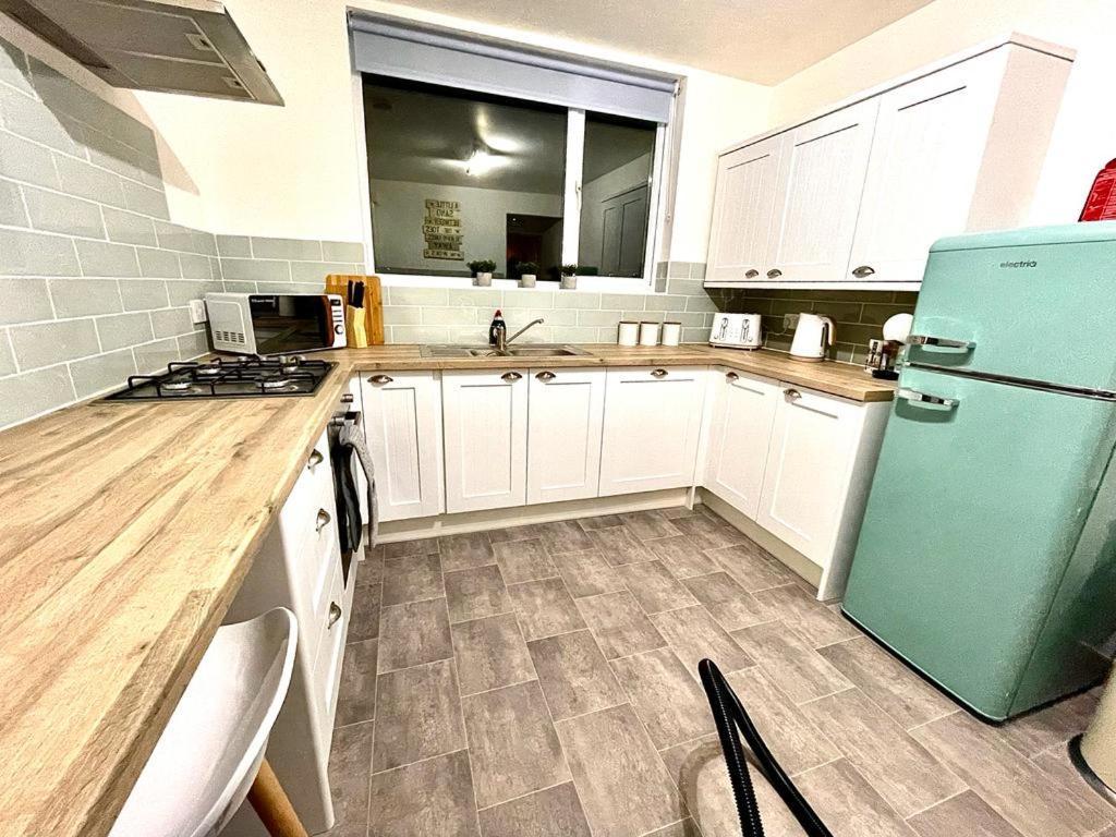 Apartmán Harbour Loft! Newly Refurbished 3 Bed Flat! Burry Port Exteriér fotografie