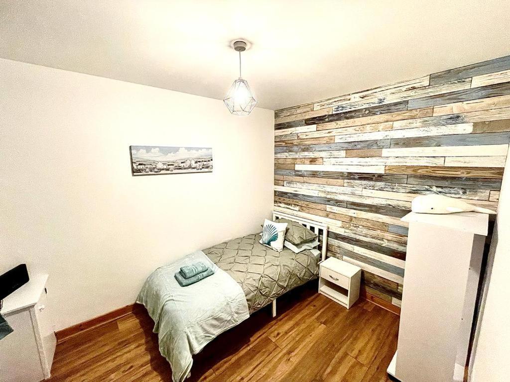 Apartmán Harbour Loft! Newly Refurbished 3 Bed Flat! Burry Port Exteriér fotografie