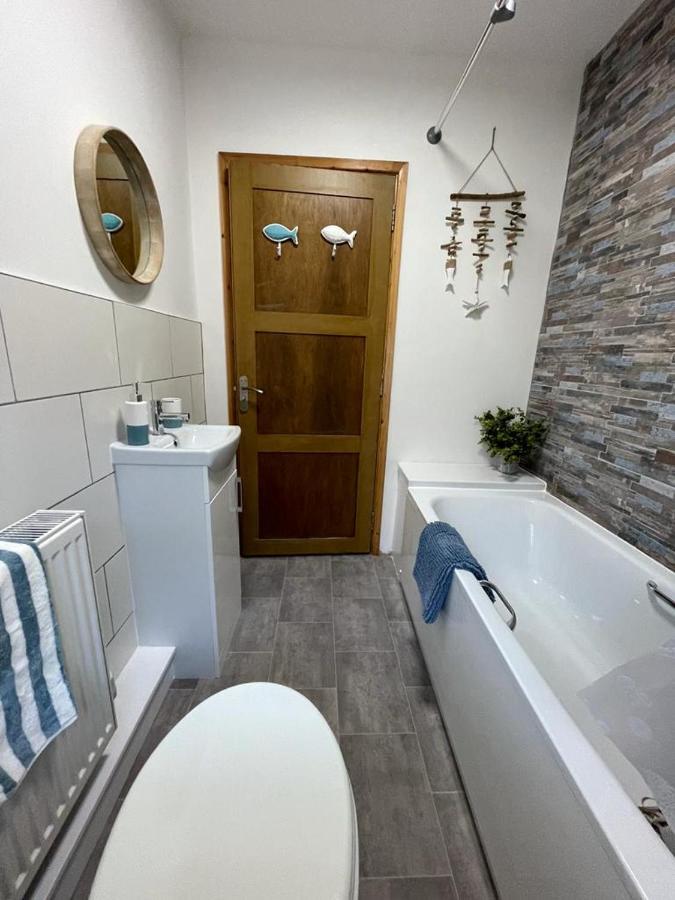 Apartmán Harbour Loft! Newly Refurbished 3 Bed Flat! Burry Port Exteriér fotografie